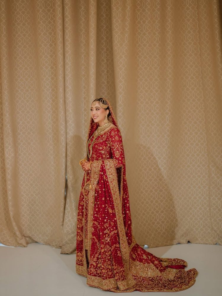Complete Bridal Lehenga and Dupatta Set for Nikah - Image 7